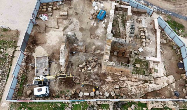 2026/05/unesco-dunya-mirasi-gecici-listesi39nde-yer-alan-zerzevan-kalesi39nde-restorasyon-calismalari-devam-ediyor.jpg