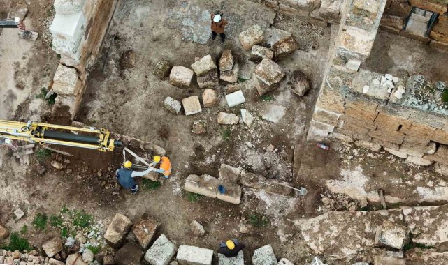 2026/05/unesco-dunya-mirasi-gecici-listesi39nde-yer-alan-zerzevan-kalesi39nde-restorasyon-calismalari-devam-ediyor_1.jpg