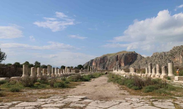 2026/06/unesco-listesindeki-anavarza-antik-kenti-ziyaretcilerini-agirliyor_2.jpg