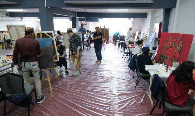 2026/07/8-uluslararasi-sanat-calistayi-corum39da-basladi-34-sanatci-corum39u-tuvalleriyle-anlatacak_2.jpg