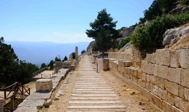 2026/08/unesco-listesindeki-alahan-manastiri-zamana-direniyor_1.jpg