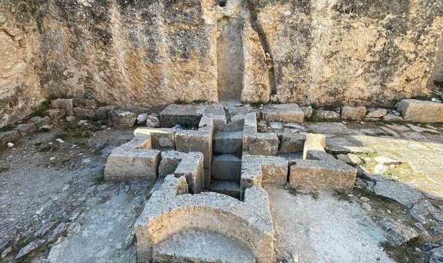 2026/08/unesco-listesindeki-alahan-manastiri-zamana-direniyor_3.jpg