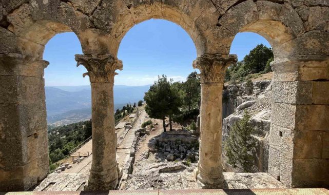 2026/08/unesco-listesindeki-alahan-manastiri-zamana-direniyor_4.jpg