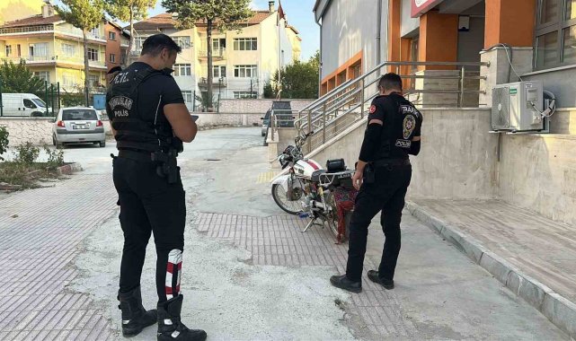 2026/09/polisten-kacip-ehliyet-sinavina-girdi-polis-sinav-merkezi-kapisinda-surucuyu-bekledi_1.jpg