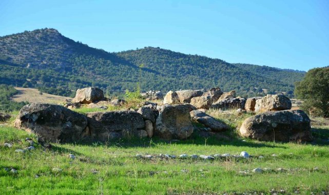 2026/10/sapinuvada39daki-kazi-calismalarinda-cikartilan-civi-yazili-tabletlerin-unesco-listesine-alinmasi-hedefleniyor_10.jpg