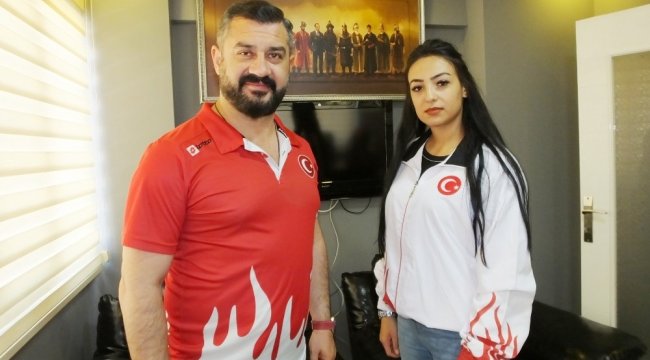 Edremit ilçesinde, geçtiğimiz yıl güreşe başlayan Gökçe Ağar, Yasemin Adar&...