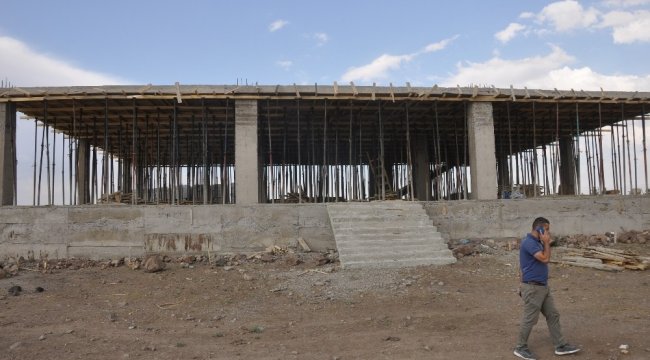 MUŞ (İHA) – Muş'un Bulanık Belediyesi Haçlı (Kazan) Gölü'nün kenarı...