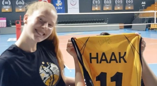 VakıfBank Kadın Voleybol Takımı'nın İsveçli oyuncusu Isabelle Haak, kor...