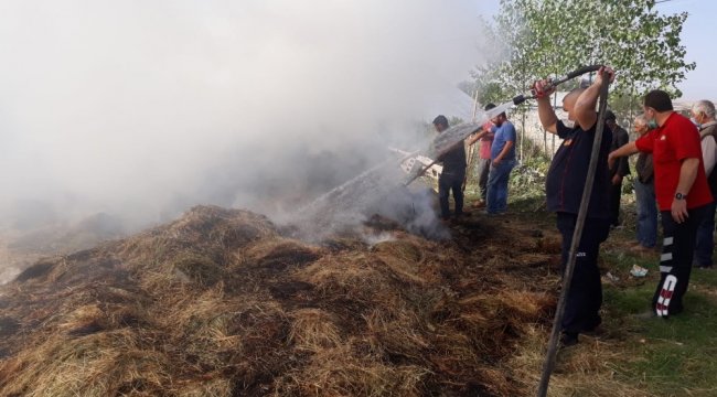 Ağrı merkeze bağlı Yukarı Küpkıran köyünde çıkan yangında 150 ot balyası ya...