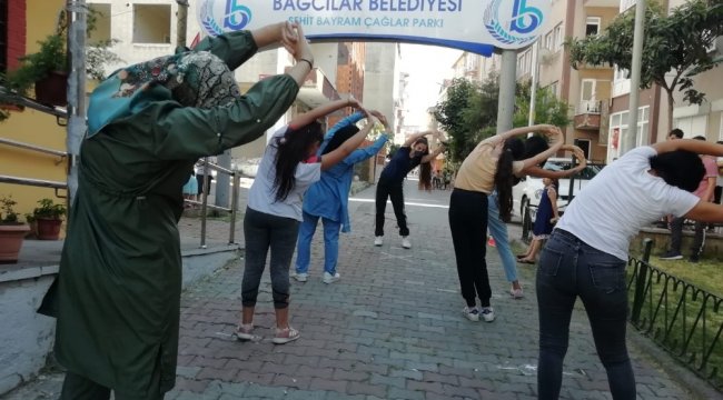 Bağcılar İnönü Mahallesi'nde oturan kadınlar, kadın muhtarları Saniye D...