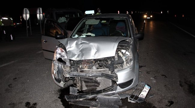 Elazığ'da otomobil ile hafif ticari araç çarpıştı,1 kişi yaralandı.Kaza...