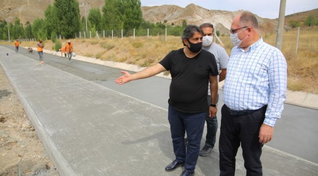 Sivas'ta Paşabahçe mesire alanı güzergahında bulunan caddeye yürüyüş ve...