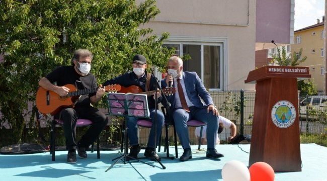 1 Ekim Dünya Yaşlılar Günü nedeniyle Melek Nişancı huzurevinde düzenlenen e...