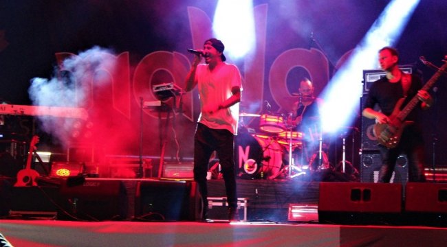 Alternatif rock müziği grubu Manga, Kocaeli'nin İzmit ilçesinde verdiği...