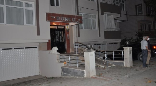 Konya'nın Akşehir ilçesinde bir avukat, evinin bulunduğu apartmanda bıç...