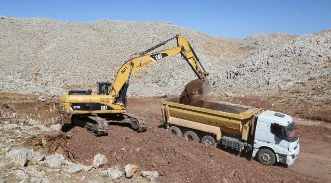 Mersin'in Erdemli ilçesine bağlı Evdilek Mahallesi'nde belediye eki...
