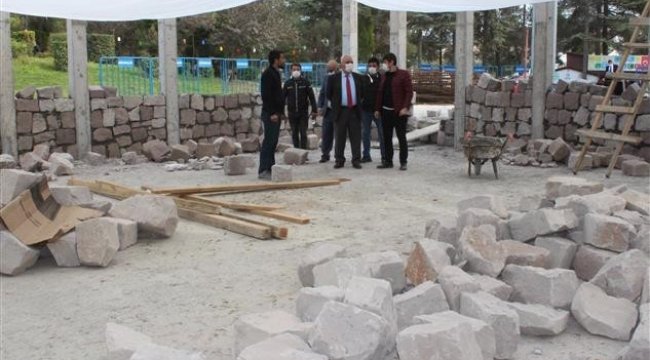 Bilecik'in Söğüt ilçesinde bulunan Ertuğrul Gazi Türbesi'nin yanınd...