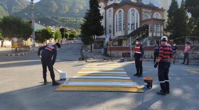 Kütahya'nın Simav ilçesindeki Jandarma Komutanlığı trafik ekipleri tara...