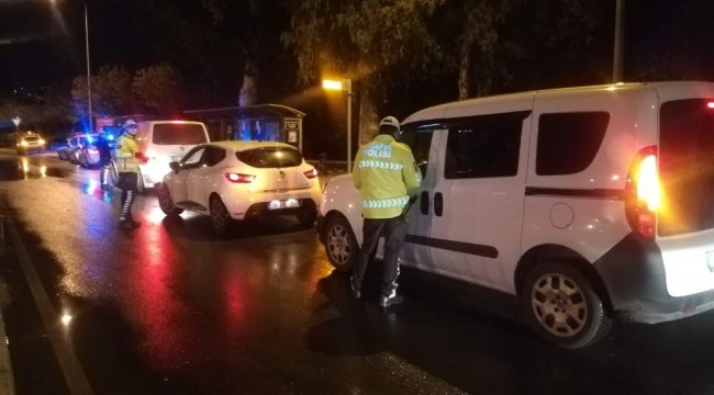 İzmir'de İl Emniyet Müdürlüğü Trafik Denetleme Şube Müdürlüğü ekiplerin...