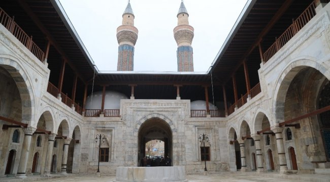 Sivas'ta bulunan 749 yıllık Selçuklu eseri Gök Medrese, 26 yıl süren re...