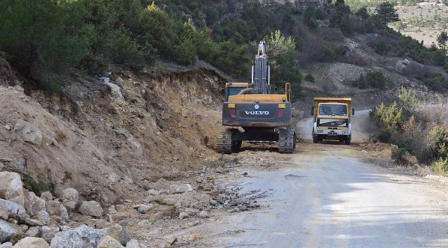 Bilecik'in İnhisar ilçesinde yer alan Harmankaya Kanyonu ve Abdullah Mi...