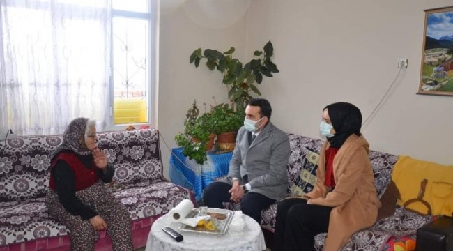 Tercan Kaymakamı Musa Kazım Çelik ve eşi Sabah Çelik, hane ...