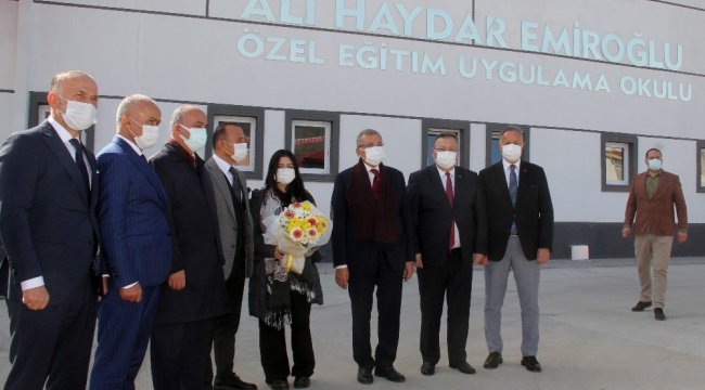 Giresunlu hayırsever iş adamı Talip Emiroğlu, babası Ali Haydar Emiroğlu ad...
