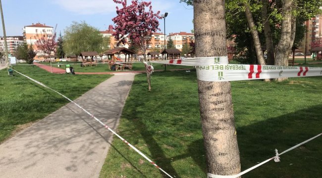 Eskişehir�in Eti Caddesi üzerinde bulunan bir park, kalabalık grupların
