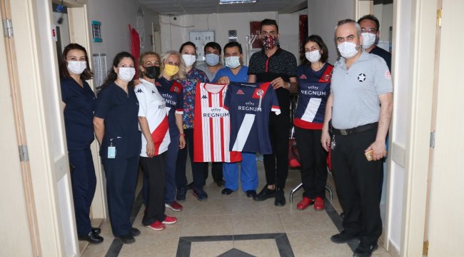 FTAntalyaspor yönetimi, bayramda görevlerinin başında olan emniyet ve sağlı...