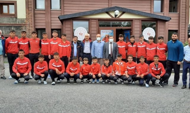 Kayseri Güreş Eğitim Merkezi sporcularının Erciyes Kamp Eğitim Merkezinde g...