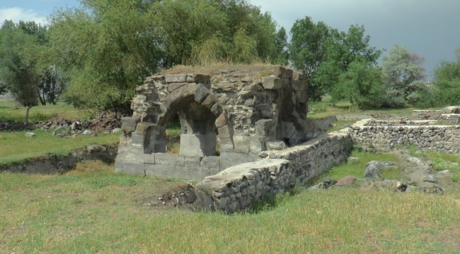 Kayseri Şeker Fabrikası içerisinde bulunan Şeker Gölü'nün yanında bulun...