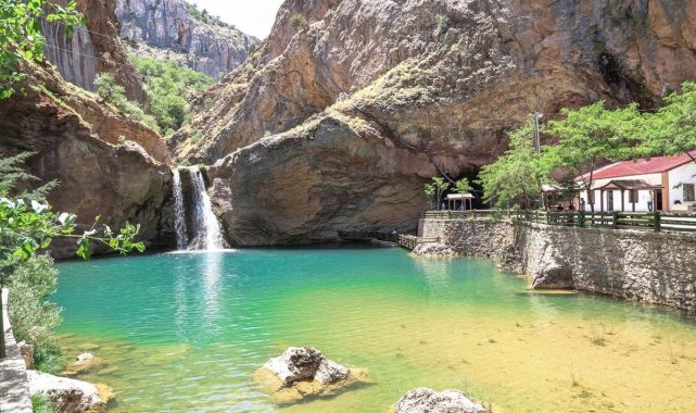 Konya'nın Taşkent ilçesindeki Çetmi Şelalesi, el değmemiş doğası, zengi...