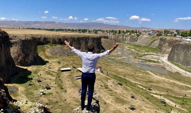 Ağrı'nın Diyadin ilçesinde bulunan ve kilometrelerce uzunluğa sahip ola...