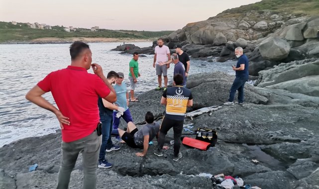 Beykoz Riva'da balık tutmak için deniz kenarına giden vatandaş, kayalık...