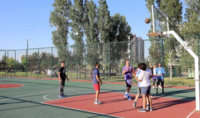 Çankaya Belediyesi, bayramı Ankara'da geçiren vatandaşların ailece vaki...