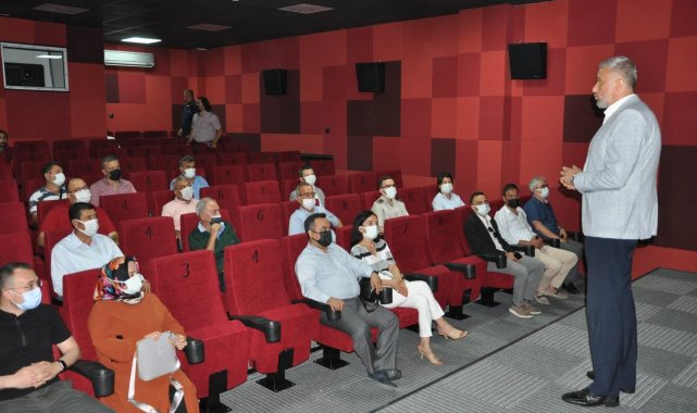 Kütahya'nın Simav ilçesinde Sinema Salonu 'Şafak vakti' filmi i...