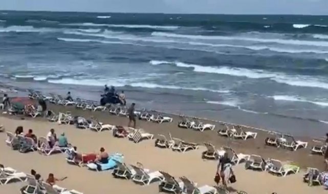 Şile Ayazma Plajı'nda denize giren 3 kişi dalgalara kapılarak kayboldu....