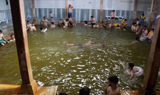 Sivas'ta bulunan Soğuk Çermik, kavurucu sıcaklarla birlikte serinlemek ...