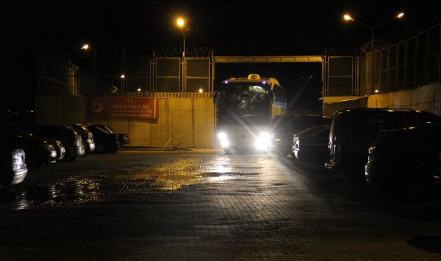 Aydın Valiliği İş Göç İdaresi Geri Gönderme Merkezi'nde mülteciler aras...