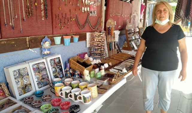 Eskişehir Odunpazarı'nda geçimini hediyelik eşya satarak sağlayan esnaf...