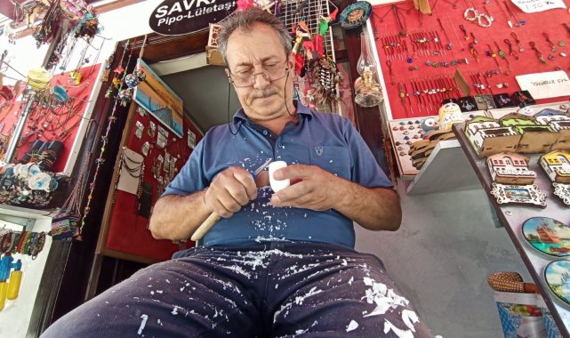 Eskişehir'in tarihi Odunpazarı Bölgesi'nde lületaşı ustalığı yapan ...