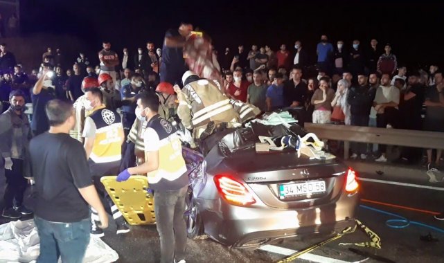 Beykoz Yeni Riva Yolu'nda bir otomobilin kontrolden çıkarak karşı yönde...