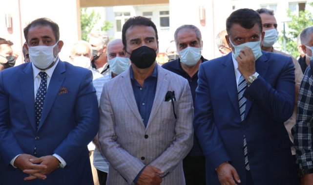 Türk Halk Müziği Sanatçılarından Selahattin Alpay'ın annesi 92 yaşındak...