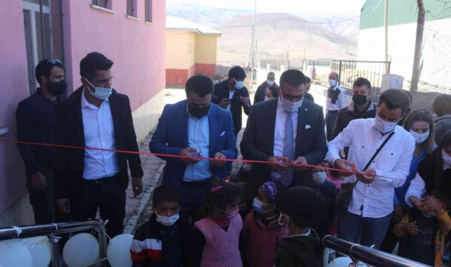 Ağrı'nın Doğubayazıt ilçesinde "Umut Dalı" projesi gönüllüler...