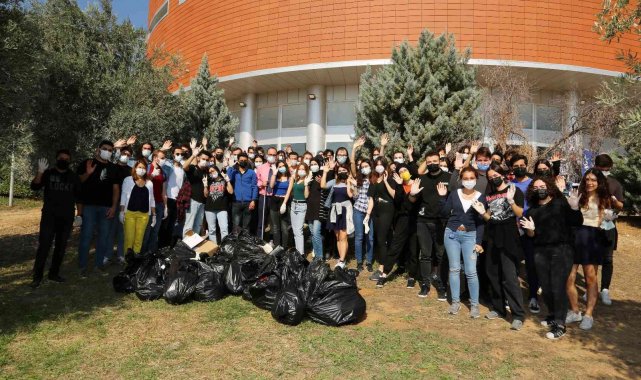Aydın Adnan Menderes Üniversitesi (ADÜ) Tıp Fakültesi öğrencileri tarafında...