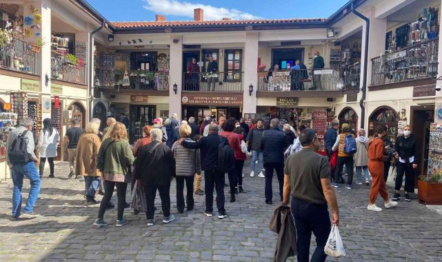 Eskişehir'in tarihi Odunpazarı bölgesinde bulunan Atlıhan El Sanatları ...