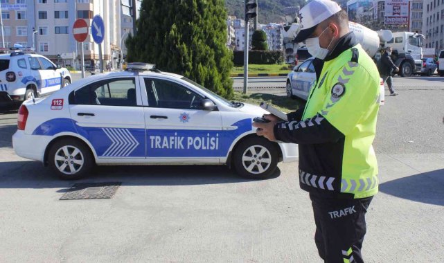 Giresun'da Bölge Trafik Denetleme Şube Müdürlüğü tarafından kavşaklar, ...