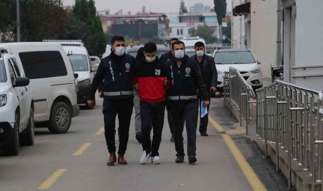 Adana'da bir kişiyi öldürüp kaçan zanlı, polis tarafından yakalanıp tut...