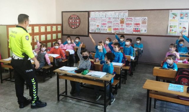 Alaşehir İlçe Emniyet Müdürlüğü ve Celal Şükrü Sayınsoy İlkokulu yönetimini...