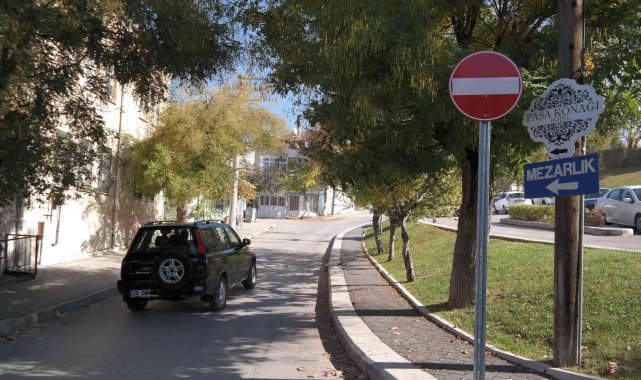 Eskişehir'de yıllardır kullanılan ve şehrin en büyük mezarlığı olan tar...